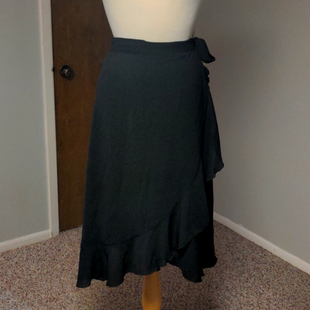 NWOT Black Crepe Wrap Skirt Small Midi